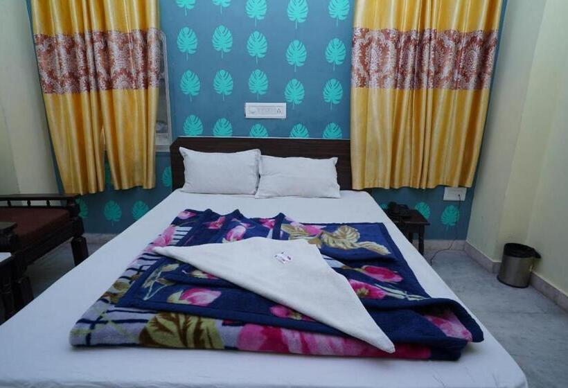 בית מלון כפרי Gokul Palace