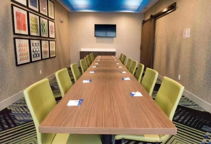 Отель Holiday Inn Express & Suites   Fort Wayne North, An Ihg