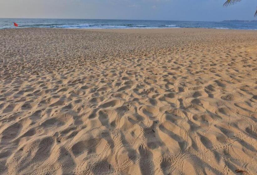 هتل Shiva S Beach Cabanas