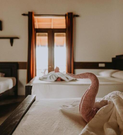 هتل Shiva S Beach Cabanas