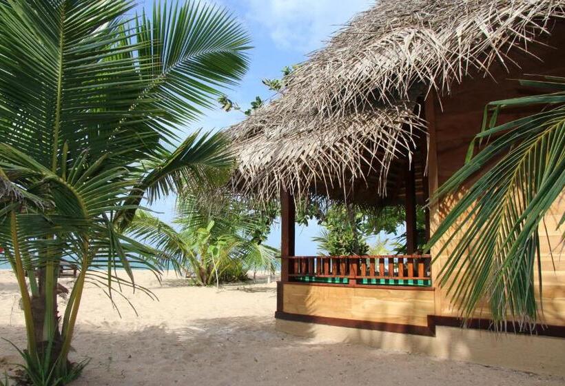 هتل Shiva S Beach Cabanas