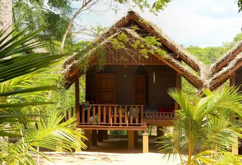 هتل Shiva S Beach Cabanas