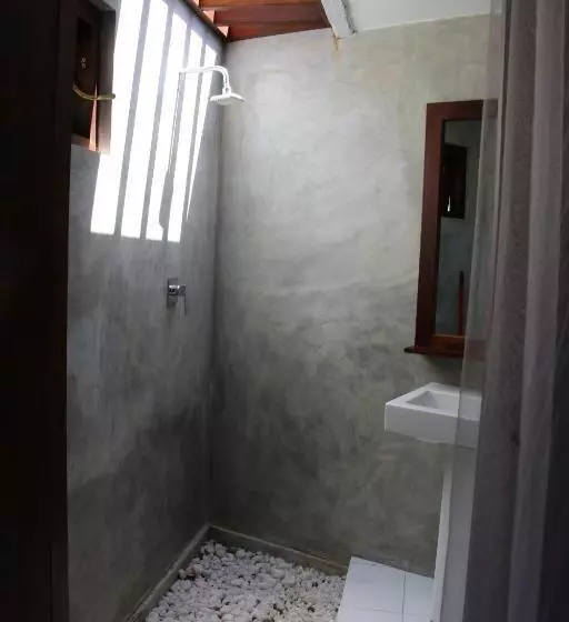 هتل Shiva S Beach Cabanas