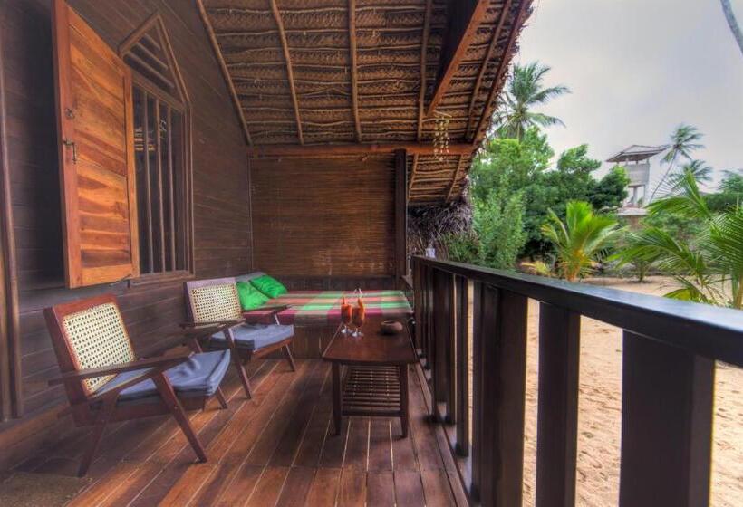 هتل Shiva S Beach Cabanas