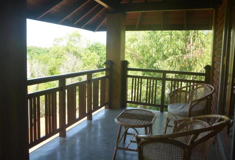 هتل Shiva S Beach Cabanas