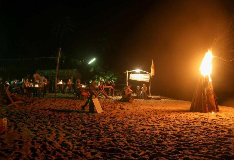 هتل Shiva S Beach Cabanas