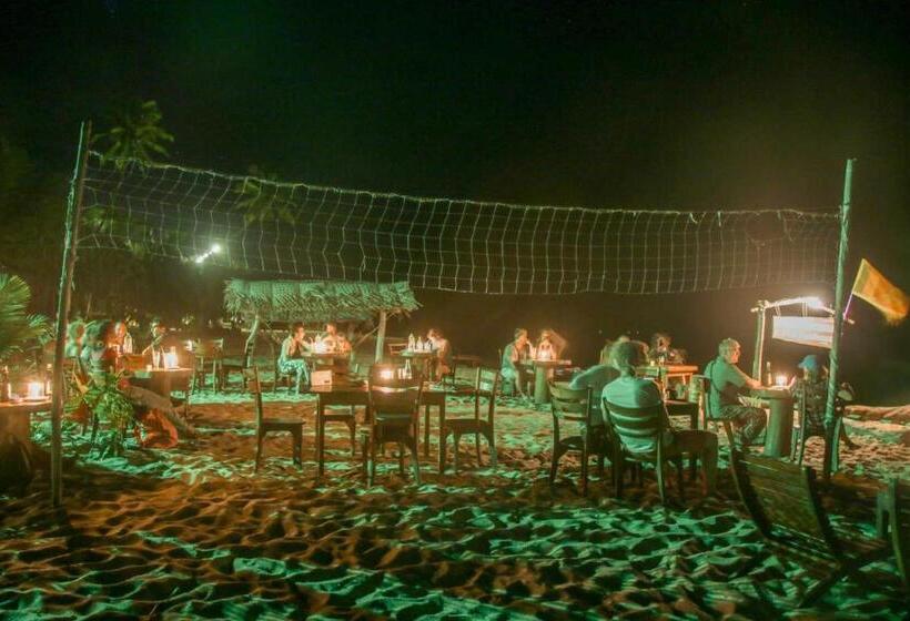 هتل Shiva S Beach Cabanas