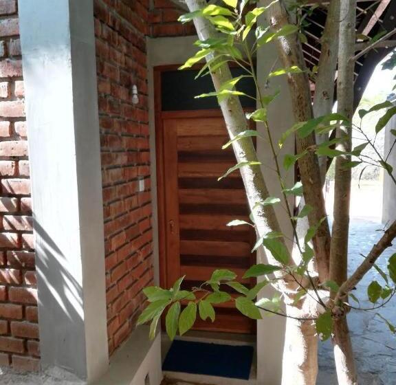 هتل Shiva S Beach Cabanas