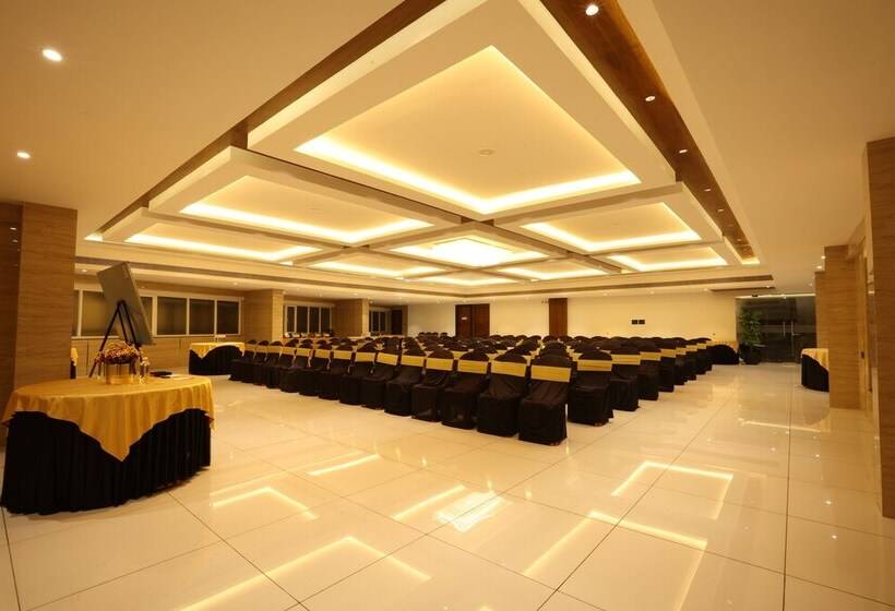 هتل Royal Plaza Suites By Rak Rooms