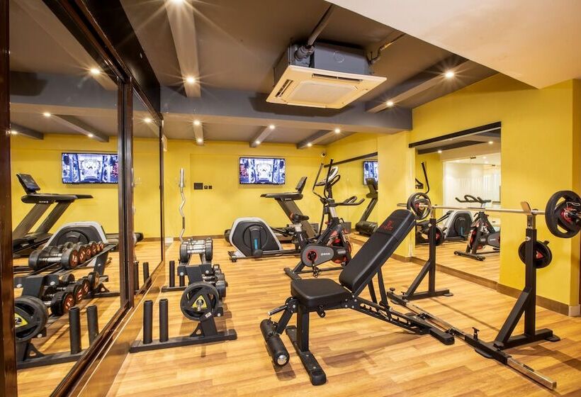 هتل Royal Plaza Suites By Rak Rooms