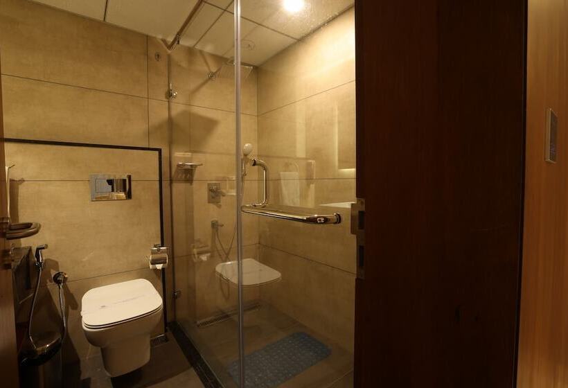 هتل Royal Plaza Suites By Rak Rooms