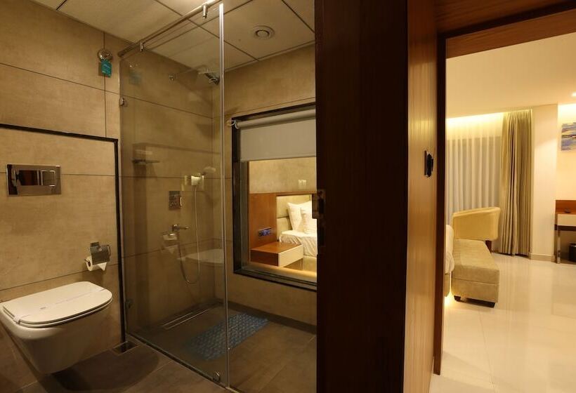 هتل Royal Plaza Suites By Rak Rooms