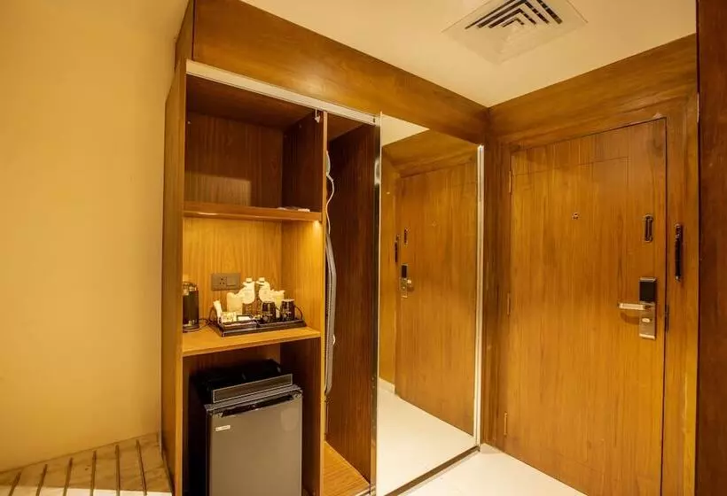 ホテル Royal Plaza Suites By Rak Rooms