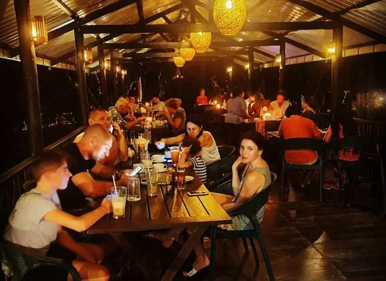 Hotelli Sinharaja Hostel