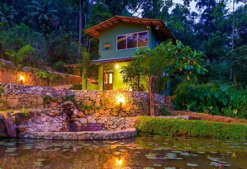 Hotelli Sinharaja Hostel