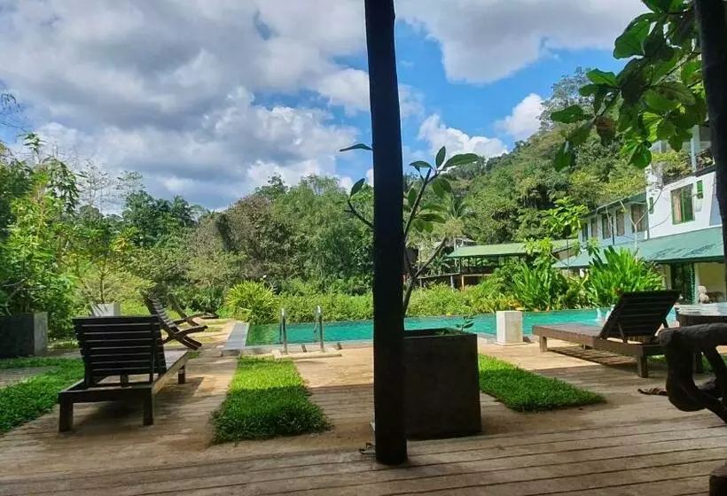 Hotelli Sinharaja Hostel