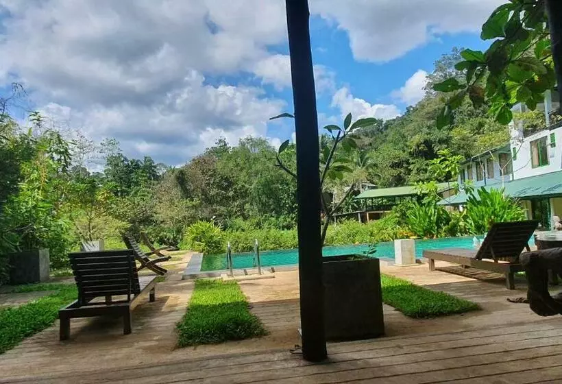 Hotelli Sinharaja Hostel