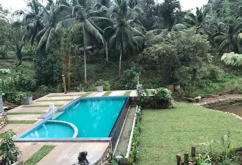 Hotelli Sinharaja Hostel