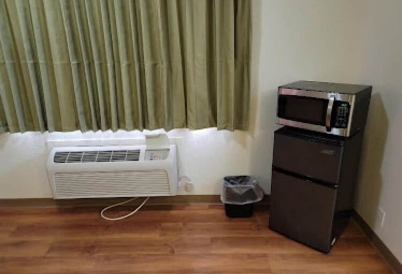 فندق على الطريق American Inn