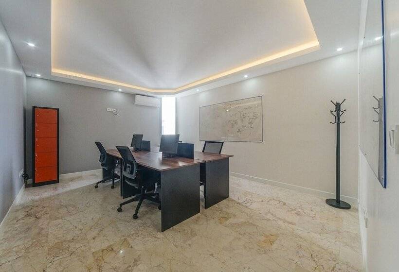 הוסטל Manu Startup House