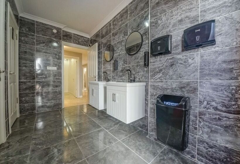 הוסטל Manu Startup House