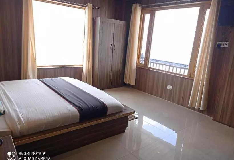 Aamiaismajoitus (B&B) Himalaya View   Dhanaulti
