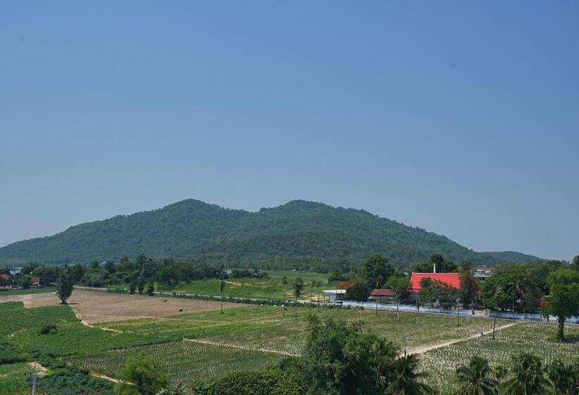 Go! Hotel Ban Chang At Robinson Lifestyle Ban Chang