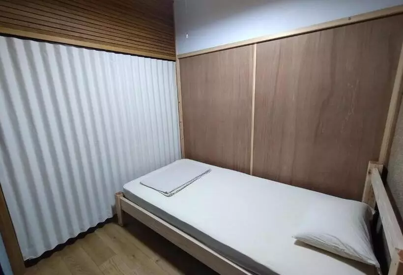 Retkeilymaja Guesthouse Tonari