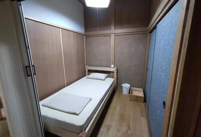 Retkeilymaja Guesthouse Tonari