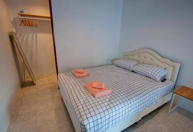 Baan Hall Hostel
