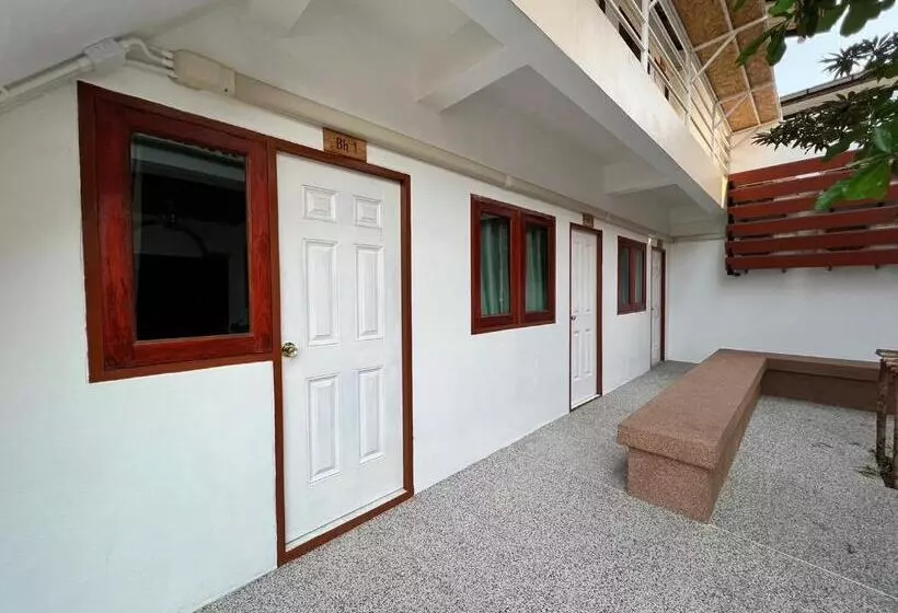 Baan Hall Hostel