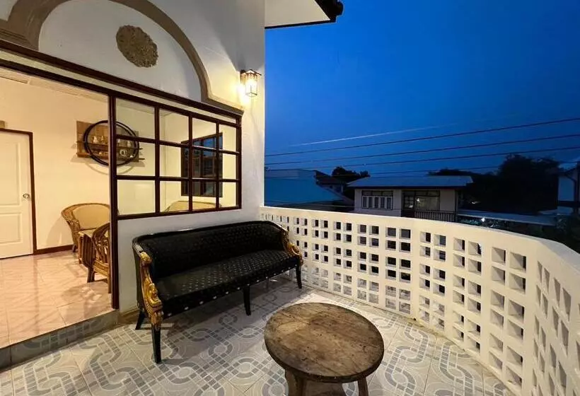 Baan Hall Hostel