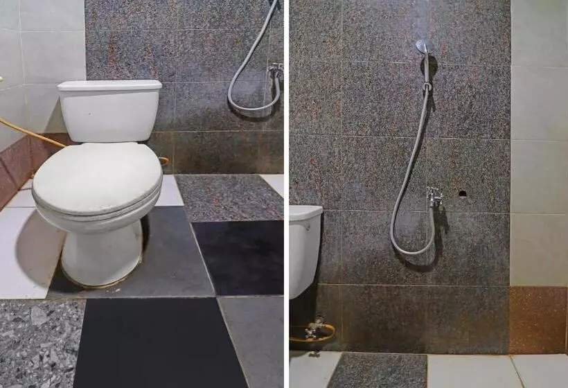 Hotelli Oyo 92484 Wisma Permata Syariah