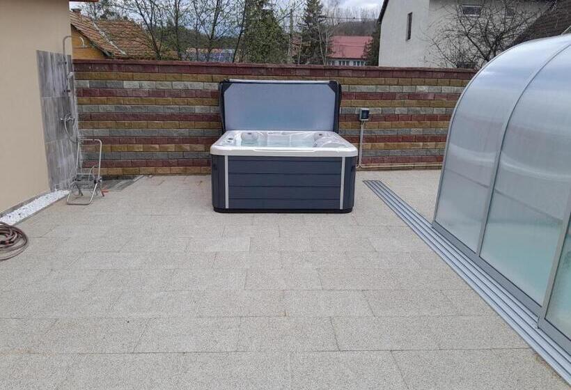 Pensjonat Kincsem Vendégház