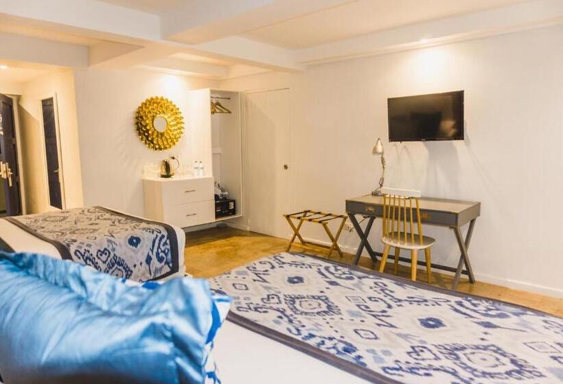 Blue Lagoon Hotel And Marina Ltd