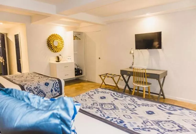 Blue Lagoon Hotel And Marina Ltd