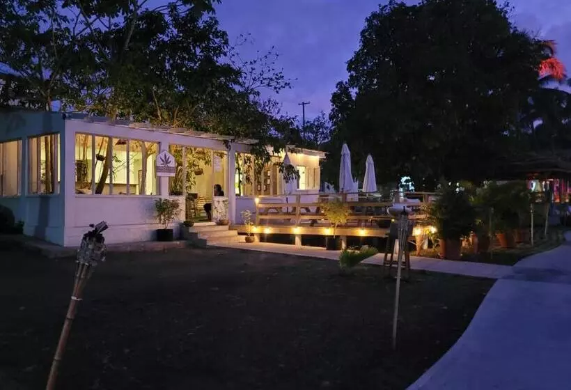 Blue Lagoon Hotel And Marina Ltd