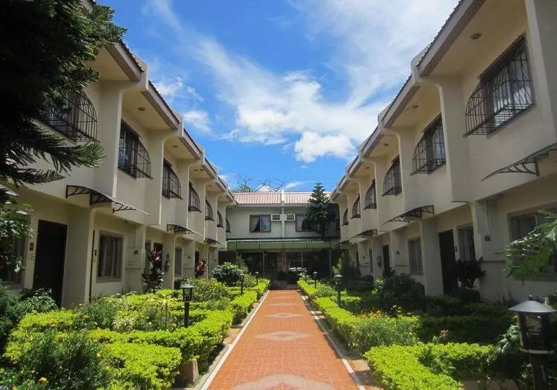 Отель Baguio Holiday Villas