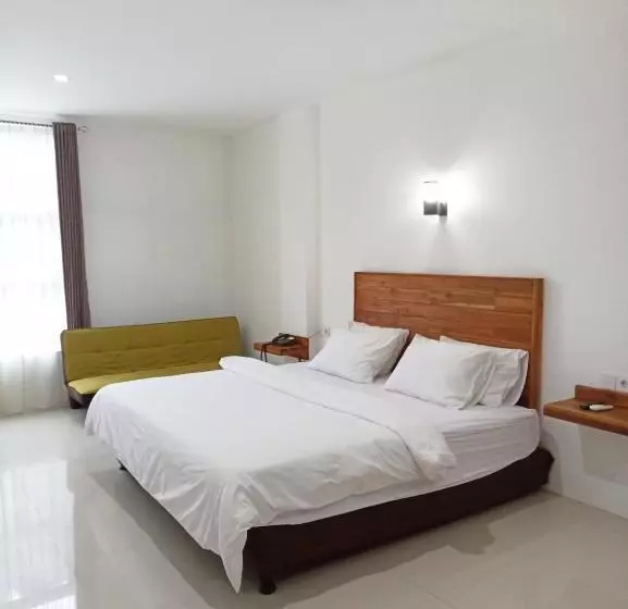Отель Central Inn Senggigi