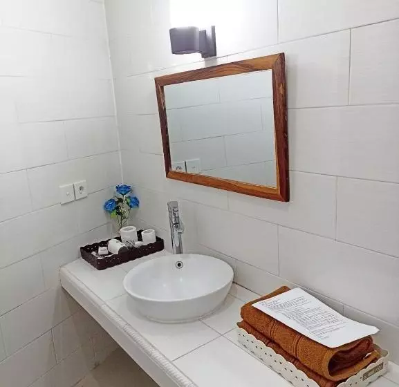 Отель Central Inn Senggigi