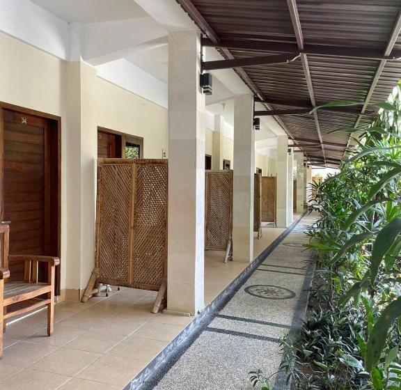 Отель Central Inn Senggigi