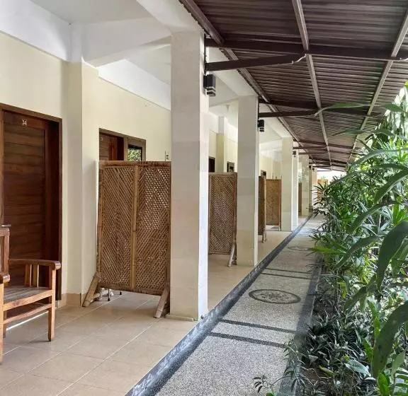 Отель Central Inn Senggigi