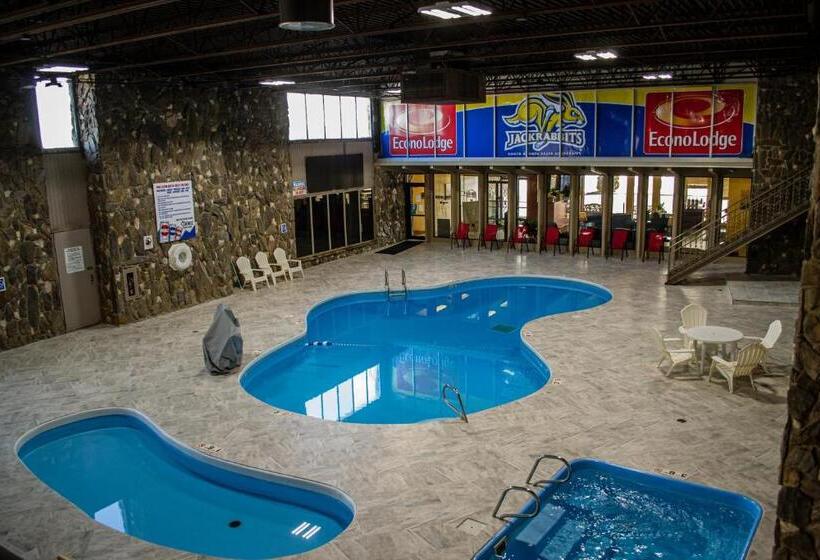 בית מלון כפרי Econo Lodge Inn & Suites Brookings