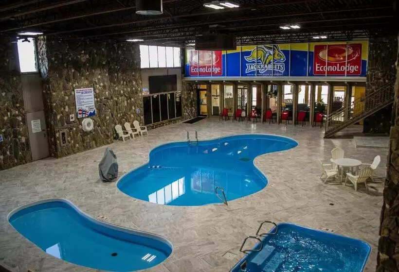 Отель Econo Lodge Inn & Suites Brookings