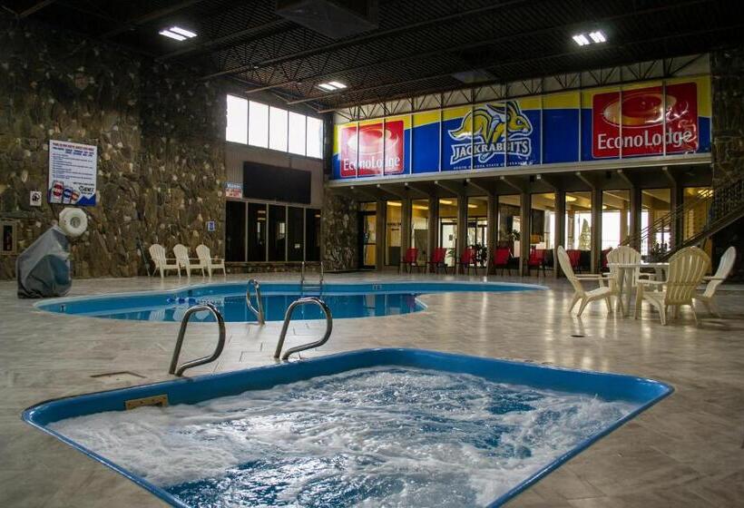 בית מלון כפרי Econo Lodge Inn & Suites Brookings