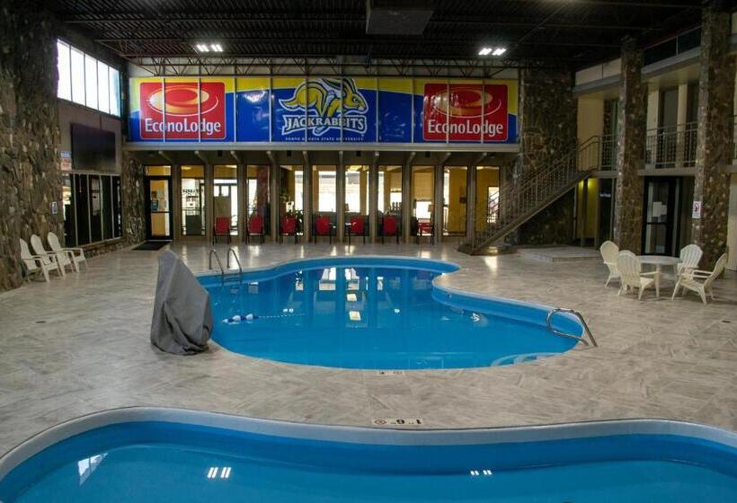 בית מלון כפרי Econo Lodge Inn & Suites Brookings