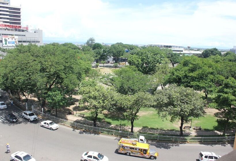 בית מלון כפרי Elegant Circle Inn