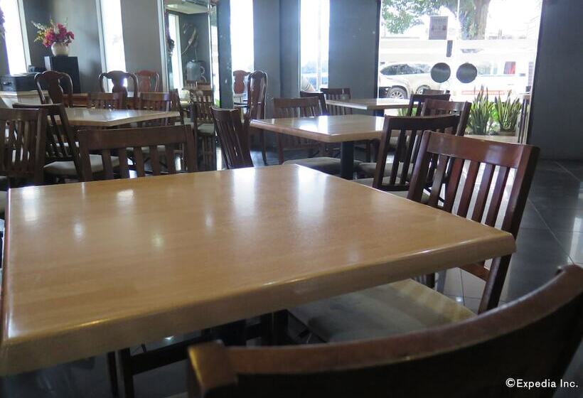 בית מלון כפרי Elegant Circle Inn