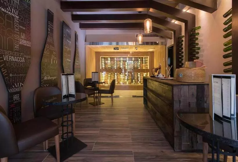 هتل Emotions by Hodelpa Juan Dolio - All Inclusive