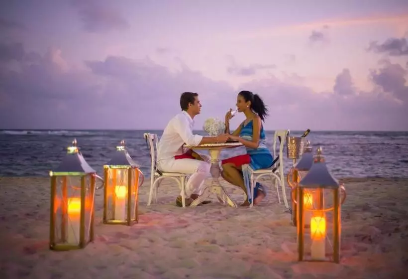 هتل Emotions by Hodelpa Juan Dolio - All Inclusive